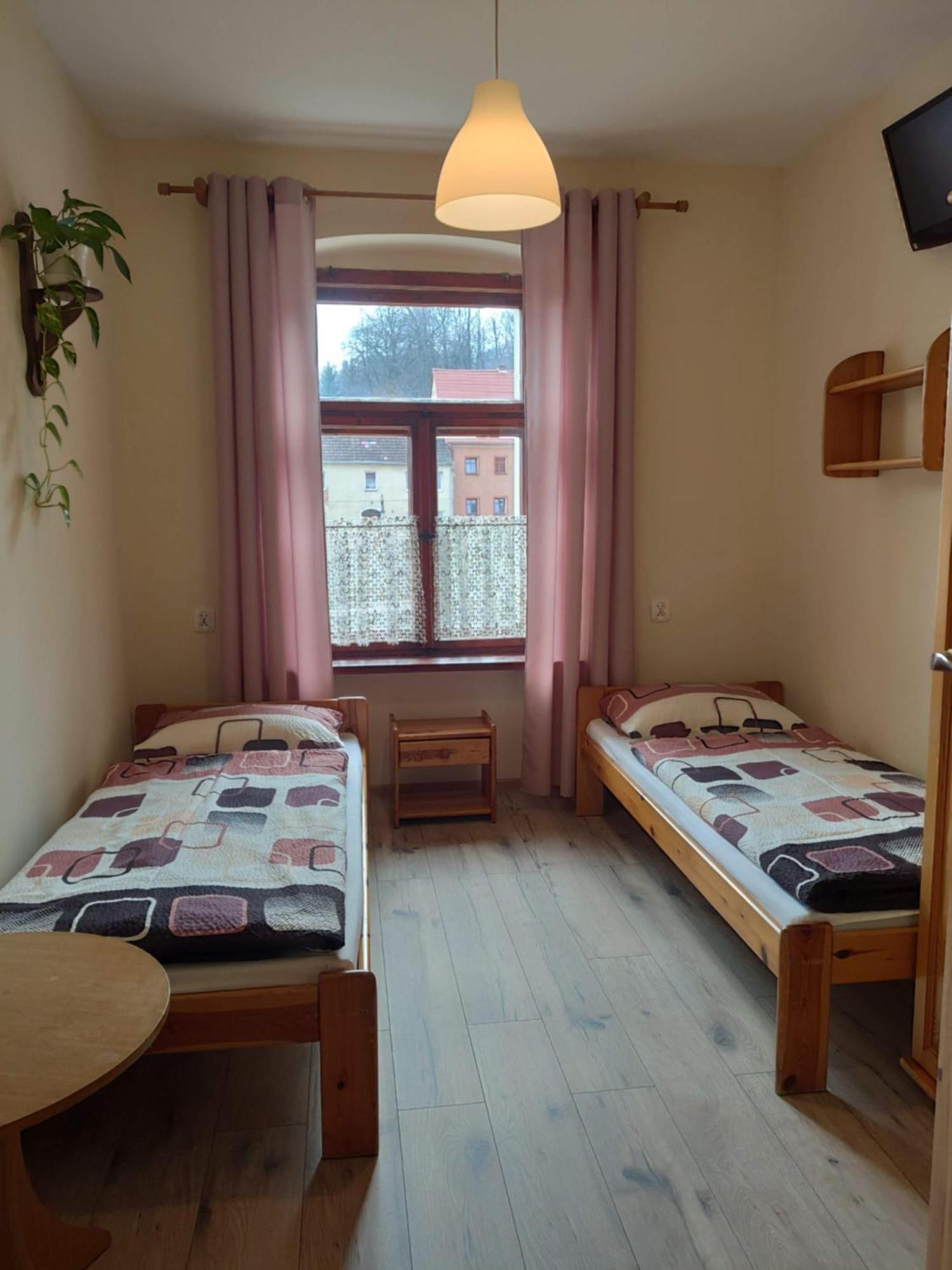 Apartamenty I Pokoje Goscinne "Wacus" Srebrna Góra Екстериор снимка