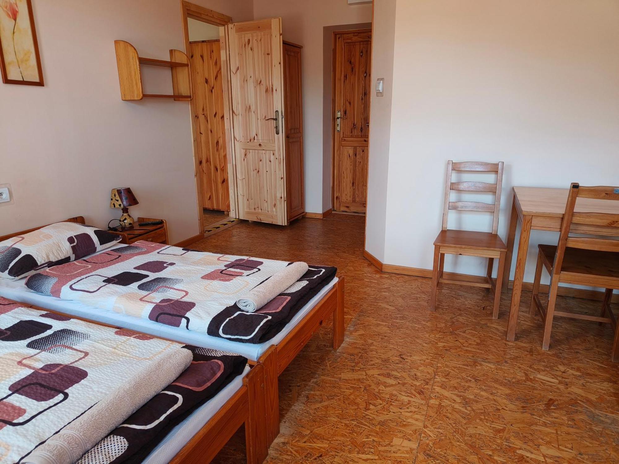 Apartamenty I Pokoje Goscinne "Wacus" Srebrna Góra Екстериор снимка